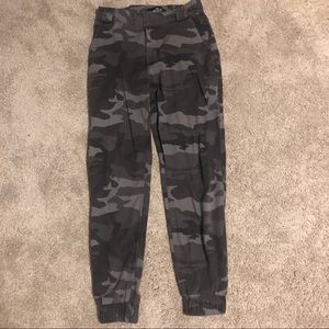 hollister camouflage high rise joggers